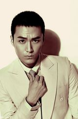 组图：茅子俊新写真显优雅绅士魅力