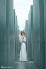 组图：杨丞琳写真化身温柔天使 薄纱隐秀美肩