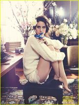 组图：拉娜德雷登封面 甜美似女神