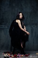 组图：刘芸沉静优雅写真 清澈眼眸似精灵