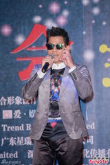 组图：郭富城戴墨镜宣传巡演 邀发哥合作寒战2