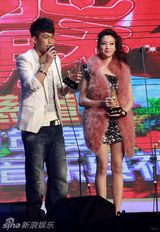 组图：中歌榜现场众星劲歌热舞热力四射