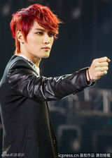 组图：金在中上海个唱展摇滚魅力 下厨喂粉丝