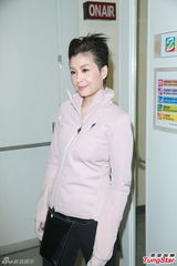 组图：张智霖录《奖门人》 伍咏薇周丽淇同场