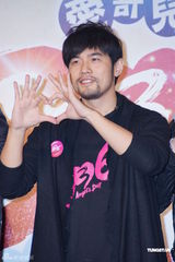 组图：周杰伦放言35岁结婚 寄望下一代有音乐天赋