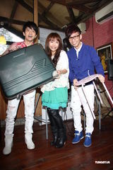 组图：宇珩相隔四年发专辑 马来帮光良戴佩妮祝贺