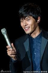 高清组图：玄彬上海开唱 与粉丝合影自拍乐陶陶