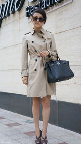 组图：贾青街拍LOOK 风衣干练职场范