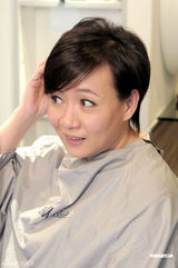 组图：伍咏薇新剧要大打出手 与商天娥抢男主角 