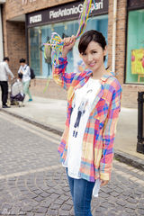 组图：张萌文艺写真曝光 格子衬衣清新笑容