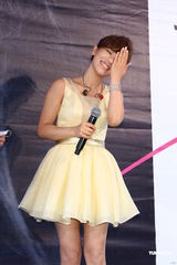 组图：丁当发片牵红线求姻缘 自曝曾被前男友劈腿