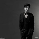 组图：马国明连续六年做代言 帅气吸引女粉丝