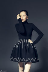 组图：海清暗色系御姐封面 眼神忧郁神秘气质