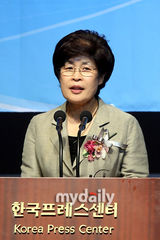 幻灯图：申贤俊U-KISS等参加活动 呼吁人们禁烟