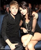 组图：赛琳娜自由出入比伯家疑再度复合