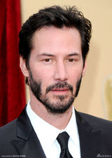 高清组图：基努-李维斯亮相 西装笔挺英气逼人