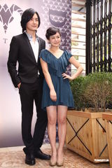 组图：郑元畅陈妍希因戏结缘 投资餐厅当老板