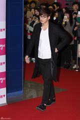 高清组图：朴有天金素贤等亮相李诗英新片试映