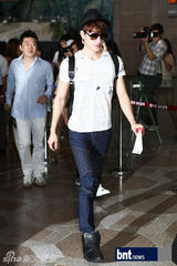 组图：SJ少女时代亮相机场将赴日演出