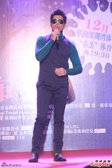 组图：郭富城斑点装亮相 墨镜遮面尽显型男范