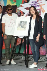 组图：陈绮贞结婚无着落 张震岳猛健身晒成黑炭