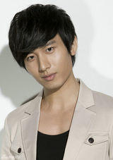 组图：成毅时尚大片青涩蜕变绅士庄重气质