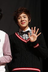 高清组图：韩新组合UKISS见面会 SS501成员助阵弟弟