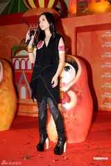 组图：阿娇否认TWINS解散 坦言不是“黑面女神”