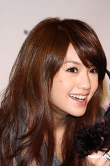 高清：杨丞琳素雅装亮相 盼桃花运谢绝钟点情人