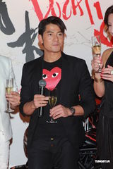 组图：郭富城助阵单车发布会 变身机车男耍酷