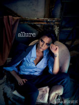 组图：贝嫂最新杂志大片曝光 烟熏妆展神秘诱惑