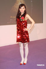 幻灯图集：万梓良加盟《岁月骄阳》 吻太太秀恩爱