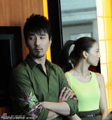 组图：高圆圆质问赵又廷未果甩手离开