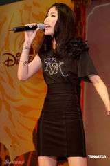 幻灯图集：陈慧琳为香港迪斯尼造势 献歌温情洋溢