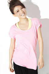 组图：聂鑫写真风格各异 清新秀丽又女王范十足