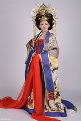 组图：百变五侠模仿五娃 仿真峰章恋舞台牵手