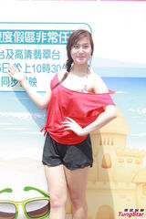 组图：白云梁政钰湿身抛胸大秀事业线