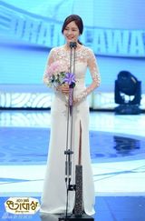 组图：李宝英捧SBS大奖 李敏镐得奖最多赢五冠