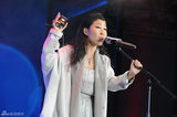 组图：2013微博之夜曲婉婷献唱新歌