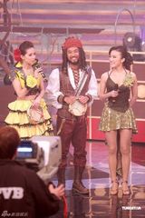 幻灯图：黎明现身慈善晚宴 众艺人劲歌热舞支持公益