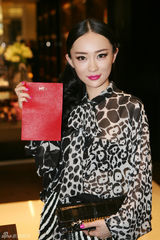 组图：霍思燕昆明透视装捞金 推崇浓烈热爱极致