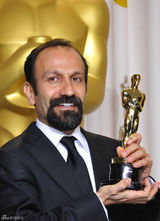 高清组图：奥斯卡后台获奖众星举金人光彩照人