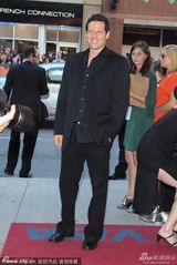 组图：《爱情的模样》首映 安妮特知性亮相