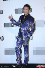 组图：章子怡卷发造型亮相活动