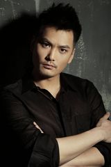 组图：张译文黑色风格写真曝光 休闲风格展沉稳