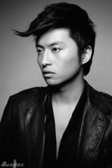 组图：型男袁新拍写真 黑白大片秀魅力酷感