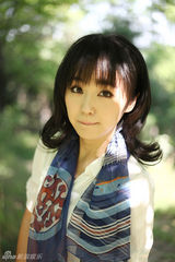 组图：习雪阳光写真 尽显迷人小清新气质