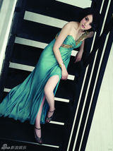 组图：封面女星董璇时尚变身 玩转贵气风范新造型