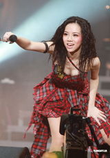 组图：G.E.M.红馆演唱会落幕 方大同助阵尾场