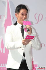 组图：陈豪欲亲自为儿剪脐带 合约将满家庭为重